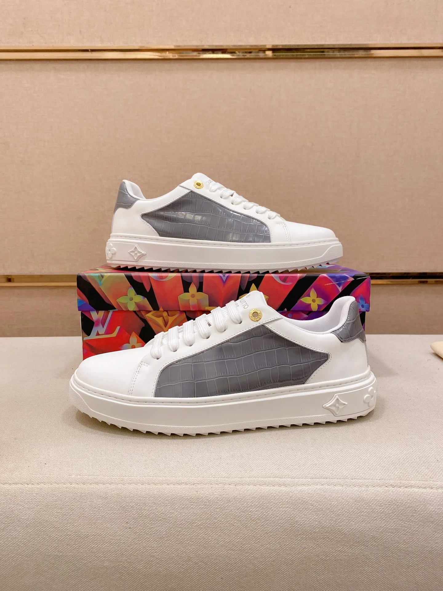 Men's shoes💰: 540💰(Niuli: full package) louis vuitton (Louis Vuitton/lv) top 🔍🔍 new models are on sale at the same time at the counter. The upper 🇮🇹 is imported from Italy, first-layer cowhide, and the lining is fully imported cowhide. 💪💪, completely 1⃣️ to 1 ⃣️Re-engraved🇮🇹💪💪, ⚠Sole: The original sole is specially provided by the original factory, the exclusive movable molded sole is super comfortable, ⚠The original factory follows the order, 🔍🔍high quality, you can enter and exit the counter at will, welcome to compare⚠. Code number:38-44